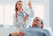 Безопасный вывод из запоя на дому: нюансы, риски и профессиональная помощь