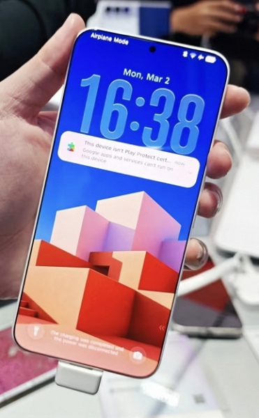 Толщина 5,49 мм, рамка 0,7 мм и аккумулятор на 6150 мА•ч. На MWC 2026 показали рекордно тонкий Tecno Slim2