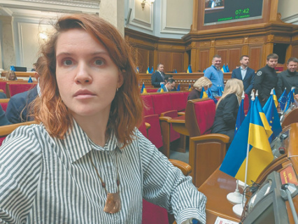 В раде обвинили в провалах на фронте депутата Безуглую