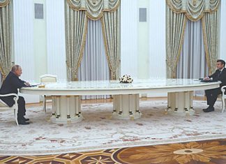 Зачем Макрону диалог с Россией