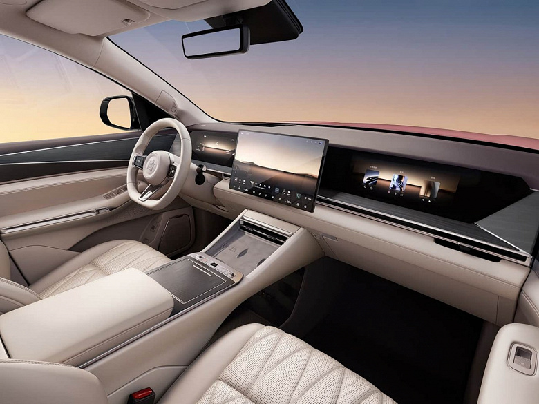 Запас хода 950 км и зарядка за 9 минут, 1000 Вольт и разгон до 100 км за 3,9 секунды. Представлен супервнедорожник BYD Datang — он больше Li Auto L9