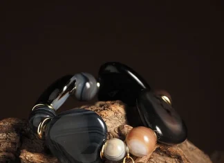 Браслеты из азурита: красота, энергия и природная магия камня