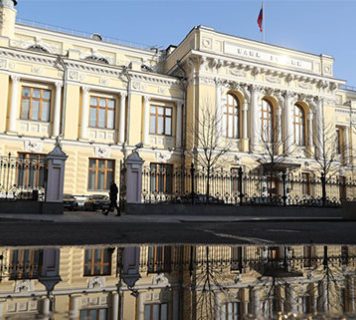 Центробанк игнорирует торможение в экономике…