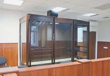 Клетки в судах заменяют аквариумами постепенно