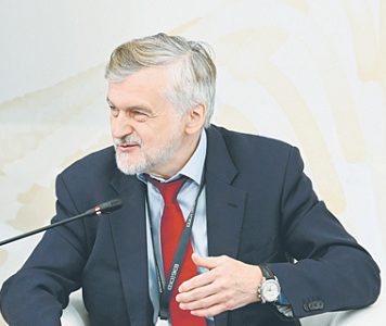 Нефтегазовые доходы уходят в плюс, расходы на промышленность – в минус