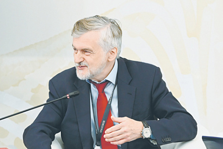 Нефтегазовые доходы уходят в плюс, расходы на промышленность – в минус