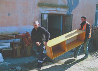 Обитателям аварийного жилья дадут не метры, а жилищные сертификаты