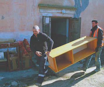 Обитателям аварийного жилья дадут не метры, а жилищные сертификаты