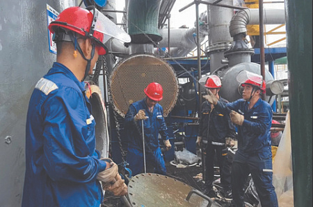 Ормуз добавил химический кризис к энергетическому