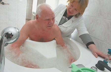 Пенсионеров предлагают лечить пустышками