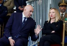 Почему Италия отказала в посадке американским бомбардировщикам