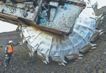 Россияне теряют в зарплатах и выбирают наличные