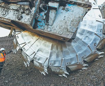 Россияне теряют в зарплатах и выбирают наличные