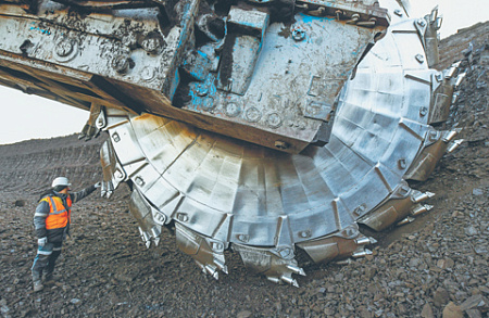 Россияне теряют в зарплатах и выбирают наличные