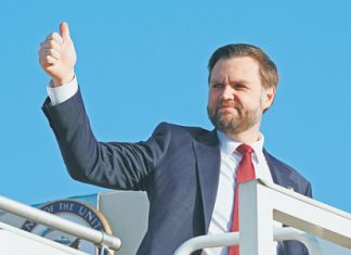 Трамп начинает блокаду Ормузского пролива