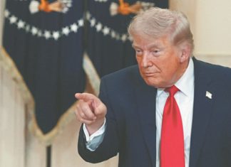 Трамп отказался от намерения сменить в Иране власть