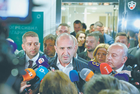 В Болгарии пришел к власти "пророссийский" прагматик