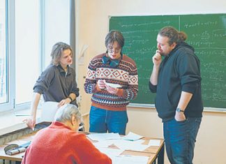 Зумеры не верят авторитетам, но доверяют нейросетям