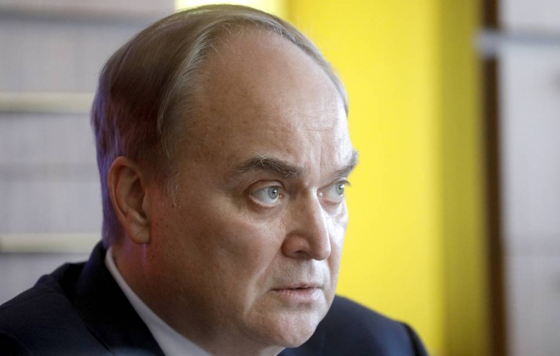 Антонов назвал частью информационной войны "утечки" о подготовке РФ провокаций на Украине

