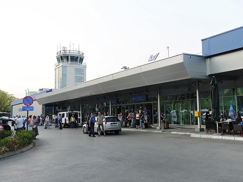 Авиакомпания "Победа" вывезла из Черногории  382 российских туриста