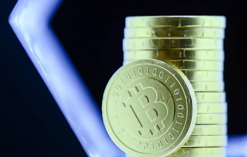 Биткойн растет более чем на 10%