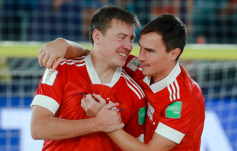 "Болельщики пригнали к золоту".
Россияне выиграли чемпионат мира по пляжному футболу