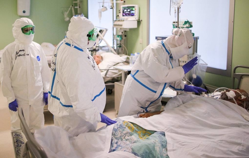 Число заразившихся коронавирусом в России за сутки возросло на 10 699