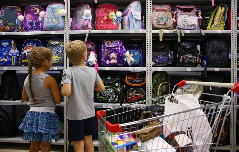 Единовременные "школьные" выплаты получили родители 17,4 млн детей

