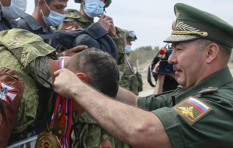 Экс-замглавы инженерных войск Алахвердиев обвиняется в получении 6,7 млн рублей взяток