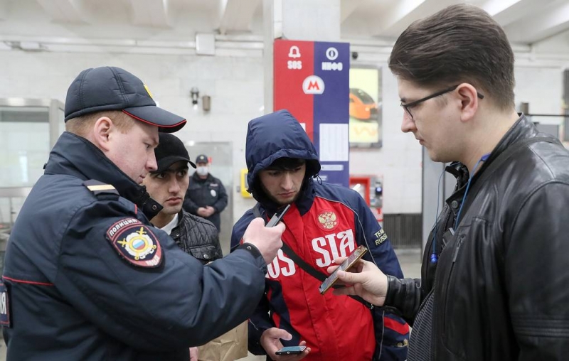 Эксперт: очереди в метро сильно не повлияют на рост числа заразившихся коронавирусом

