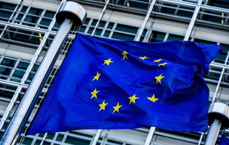 ЕС отказался от блокировки поставок вакцины в Великобританию после жесткого ответа Лондона