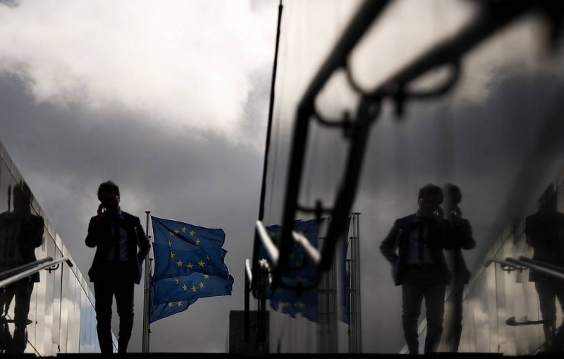 ЕС отключил от SWIFT семь подпавших под санкции российских банков