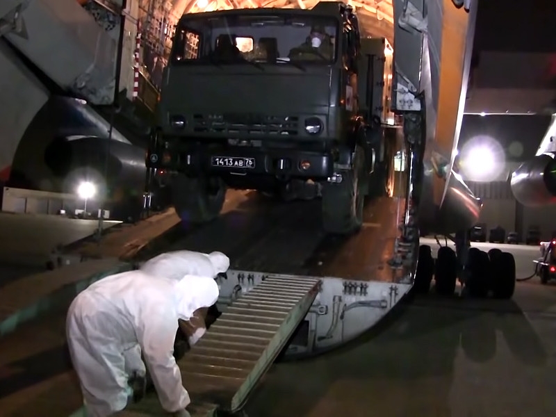 Итальянские СМИ заявили о бесполезности 80% привезенной из России помощи: стараются ради снятия санкций