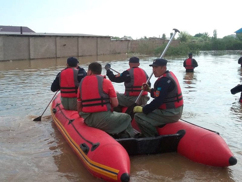 Из-за прорыва дамбы водохранилища, построенного с огромными хищениями, в Узбекистане и Казахстане эвакуированы десятки тысяч жителей (ВИДЕО, ФОТО)