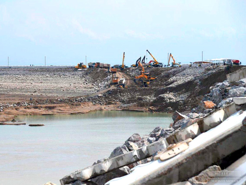 Из-за прорыва дамбы водохранилища, построенного с огромными хищениями, в Узбекистане и Казахстане эвакуированы десятки тысяч жителей (ВИДЕО, ФОТО)