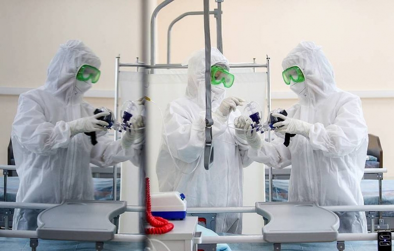 Кабмин выделил 11 млрд рублей на выплаты медикам и соцработникам