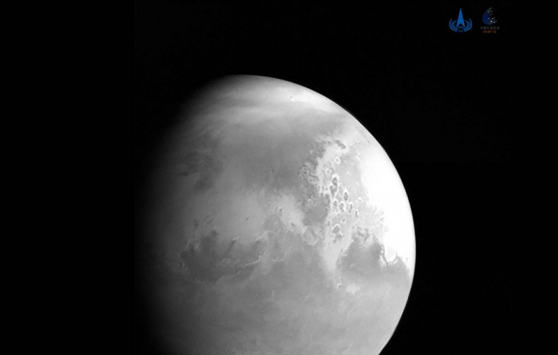 Китайский зонд "Тяньвэнь-1" прислал первый снимок Марса