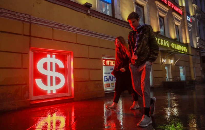 Курс доллара на открытии торгов Мосбиржи вырос до 70,7 рубля