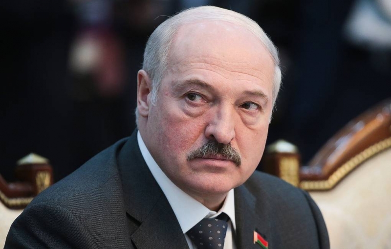 Лукашенко заявил о невозможности отмены в Белоруссии военного парада в День Победы