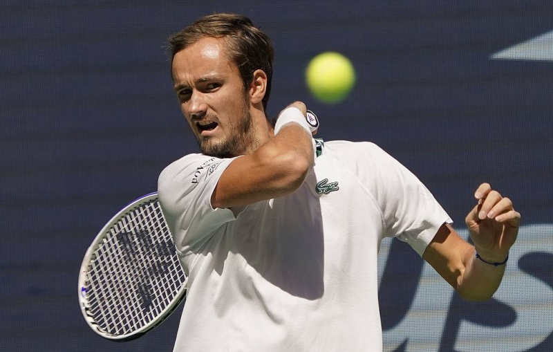 Медведев в третий раз подряд вышел в полуфинал US Open
