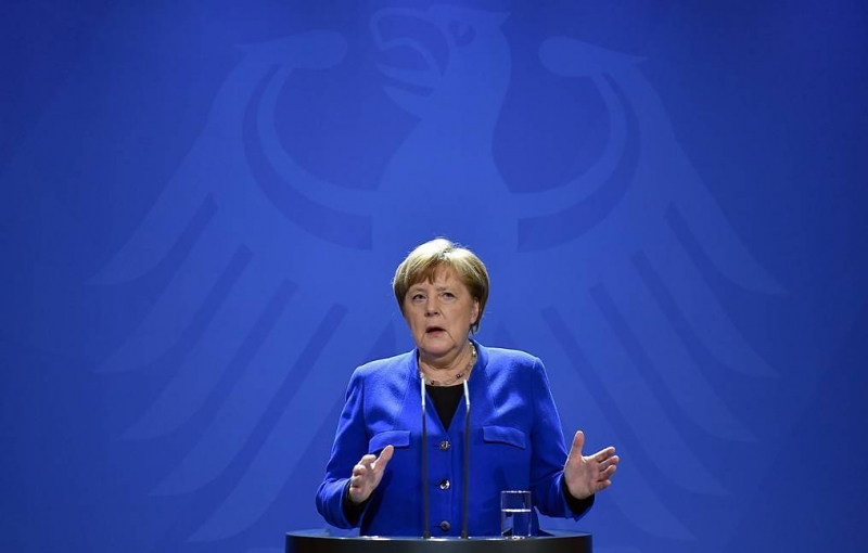 Меркель отправляется на домашний карантин

