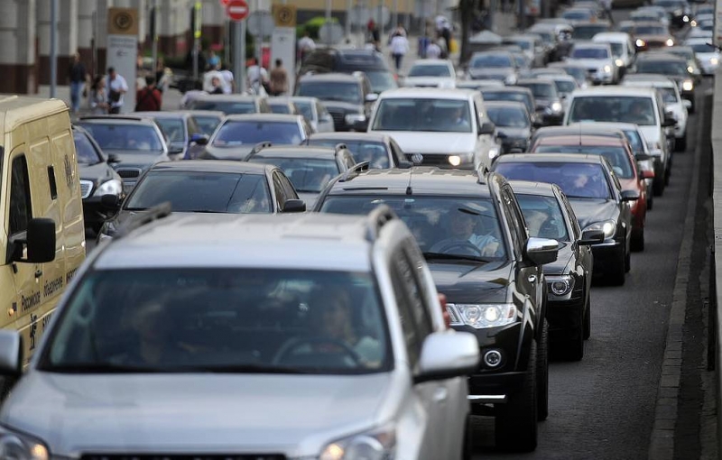 МВД не планирует увеличивать размер штрафа за пользование телефоном за рулем