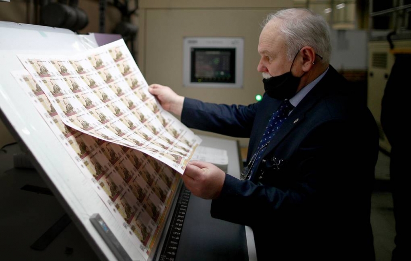 Новую банкноту в 100 рублей могут представить в ближайшие месяцы или недели