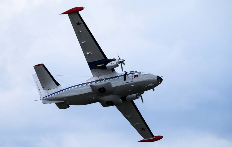 Пассажирский самолет L-410 совершил жесткую посадку в Иркутской области