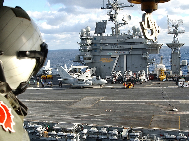 Пентагон получил сигнал SOS с атомного авианосца "Теодор Рузвельт": у более 100 моряков коронавирус, нужна эвакуация