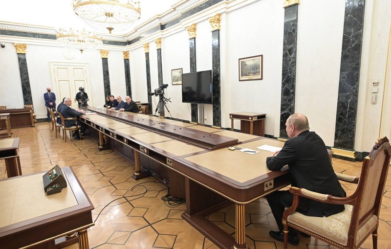 Путин поручил сохранить ставки по кредитам на прежнем уровне