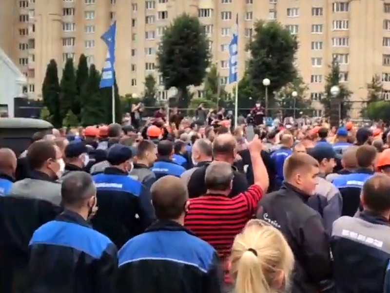 Работники БелАЗа потребовали от руководства не снабжать силовиков своей продукцией  (ФОТО, ВИДЕО)