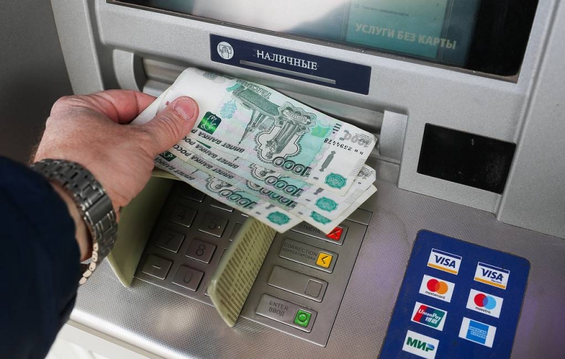 РБК: доходы около трети работающих россиян сократились в 2020 году

