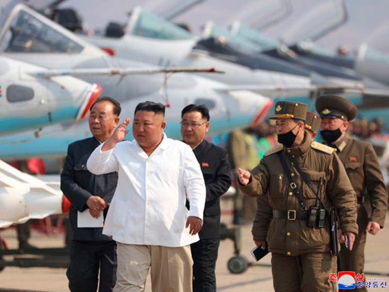 СМИ сообщили о смерти вождя Северной Кореи Ким Чен Ына. По другой версии, он в коме