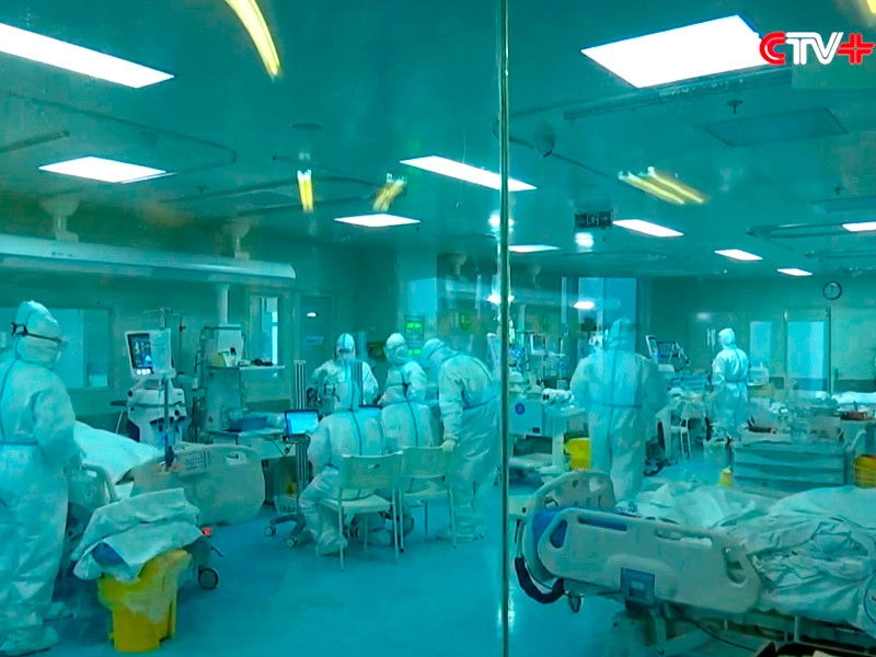 США обвинили Китай в сокрытии масштабов пандемии COVID-19, а Пекин задал Трампу 10 неприятных вопросов об утаивании правды